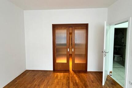 Eine schöne 2 Zimmer Wohnung zu verkaufen -PRIVAT