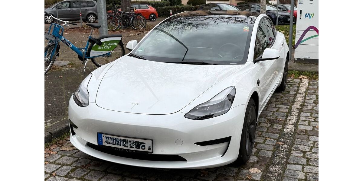 Tesla Model 3 49.720 km 24.900 &euro; Mannheim 68163