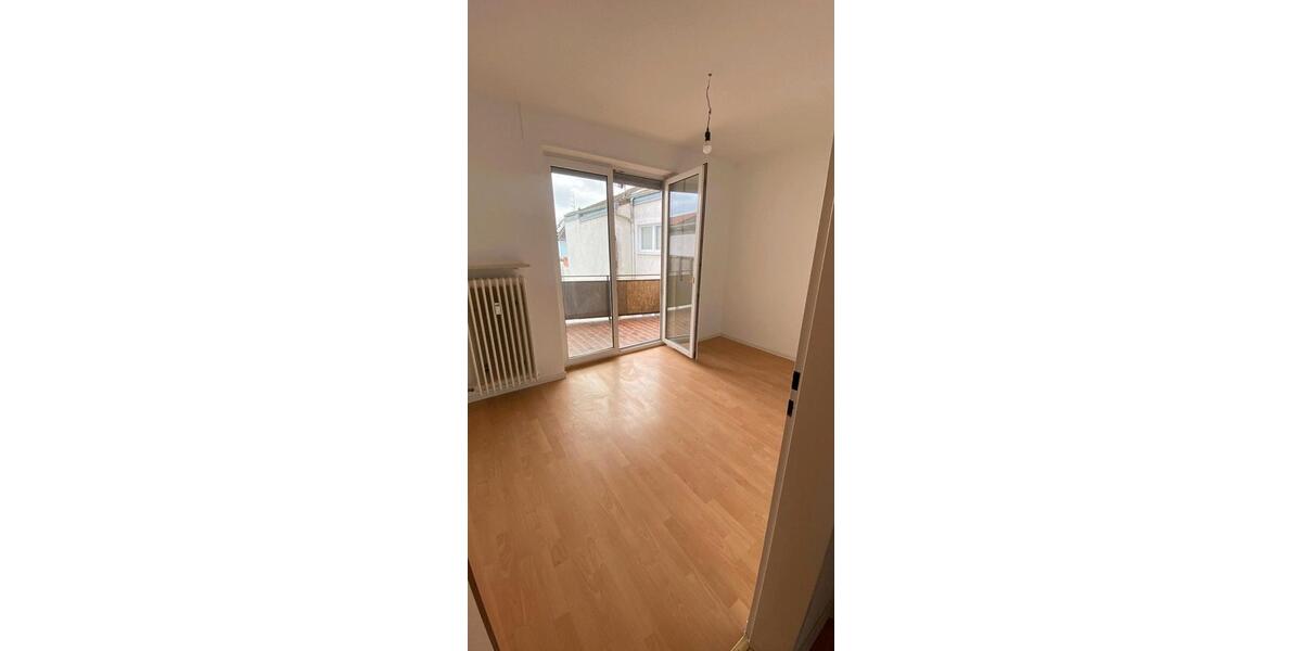 Etagenwohnung Lampertheim - 5 Zimmer, 130 m&sup2;, 1.225&euro; | Angebot:26528265