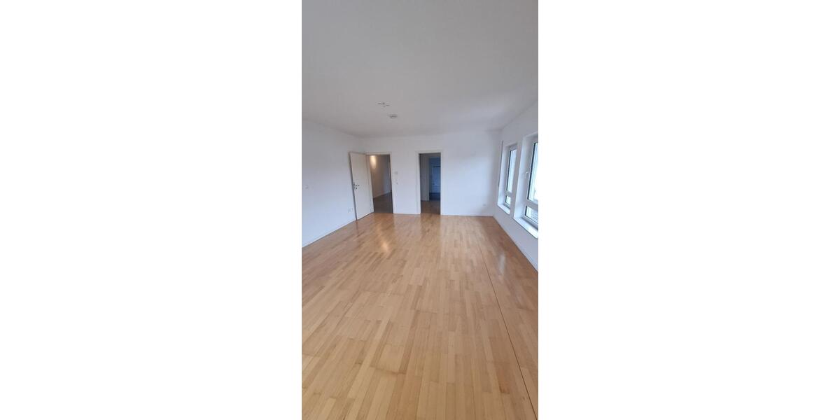 Tolle DG-Wohnung mit 5,5 Zimmern, 2 Balkonen und Einbauküche 5.5 zimmer