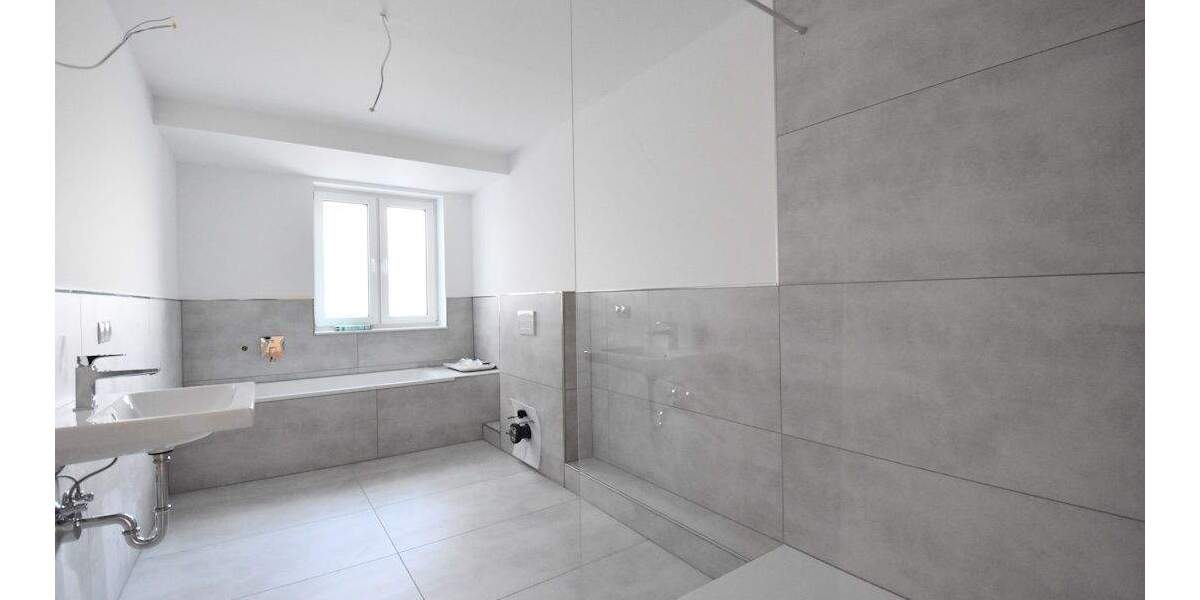 Haus im Haus - schöne Wohnung mit eigenem Eingang, großer Terrasse und Stellplatz 3 zimmer