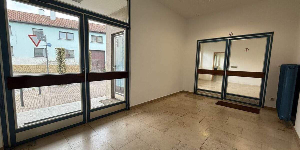 XXL-Gewerbefläche in Östringen - mit LKW-Annahme & großzügigem Parkplatz zimmer