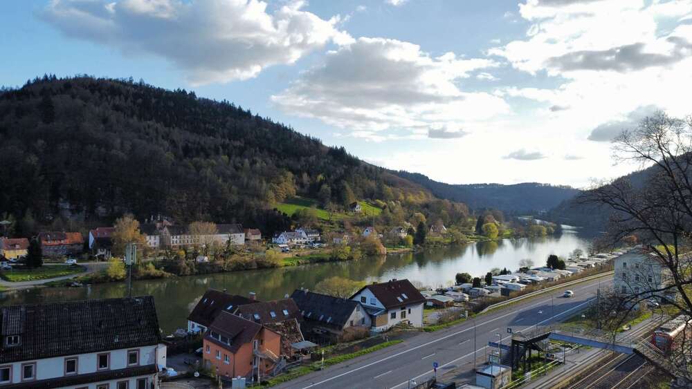 Ehemaliges Gasthaus mit 3 Einzelzimmer & 5 potentiellen Wohnungen inkl. Gaststätte und Parkplätze - Gewerbeobjekt Neckarsteinach | Angebot:26058972