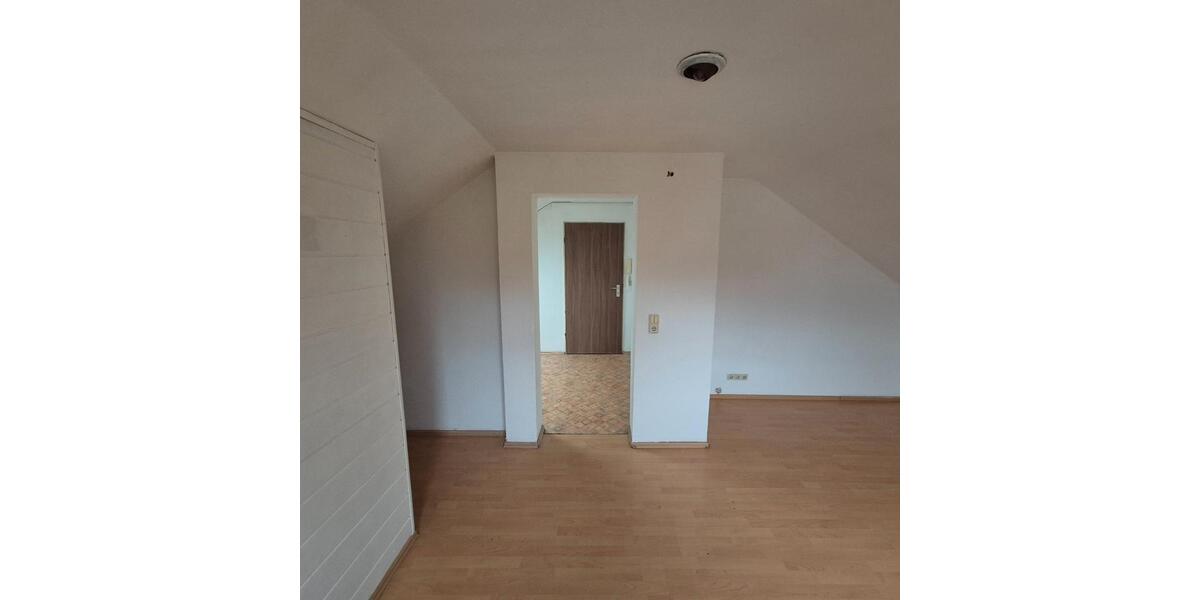 Dachgeschoßwohnung Ludwigshafen am Rhein Ludwigshafen-Oggersheim - 1 Zimmer, 29 m&sup2;, 285&euro; | Angebot:26099032