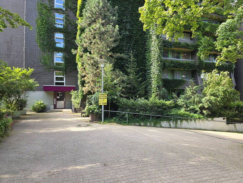 Renovierte 2,5-Zimmer-Wohnung in Heidelberg Mombertplatz (incl. Tiefgarage)