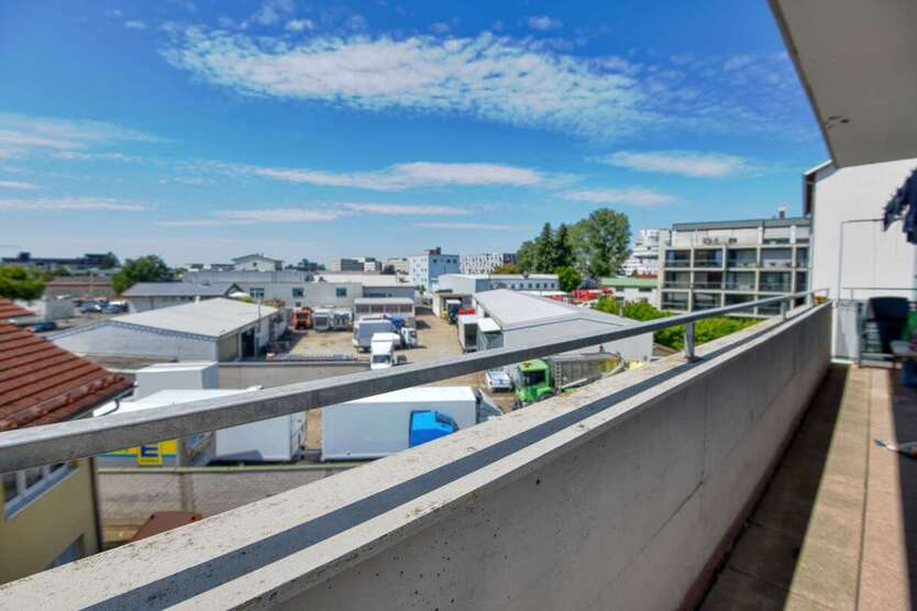 3-4 ZKB mit 2 Balkonen in verkehrsgünstiger Lage an den Toren Bergheimsinkl Stellplatz 4 zimmer