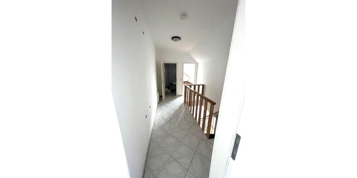 Modernes Wohnen auf zwei Ebenen: 2 Zimmer + 2 ausgebaute Räume (Gesamtfläche ca.116m²) 2 zimmer