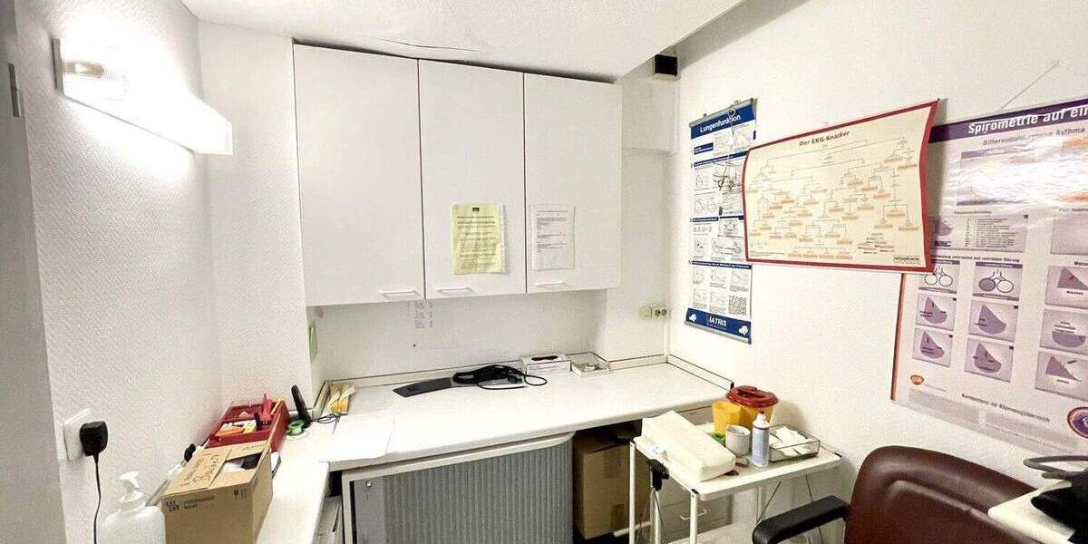 Schöne Praxisräume in bester Lage evtl. als Wohnraum möglich 5 zimmer