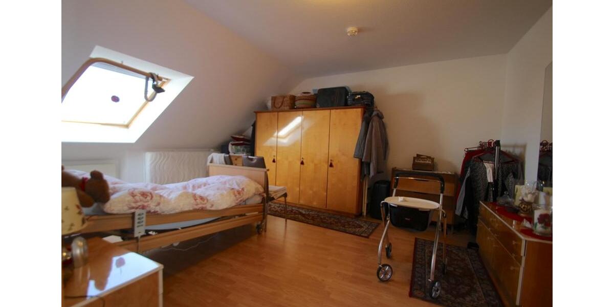 Dachgeschoßwohnung Hockenheim - 2 Zimmer, 95 m&sup2;, 850&euro; | Angebot:25379017