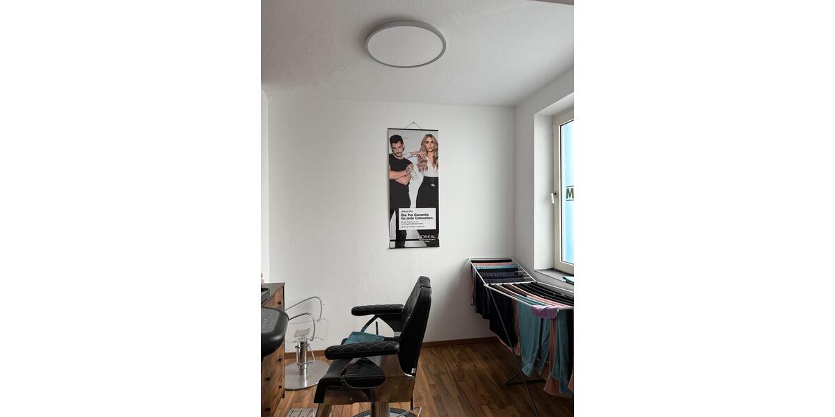 1 Zimmer in Maxdorf. für Nagelstudio oder Laserstudio.Friseurin zimmer