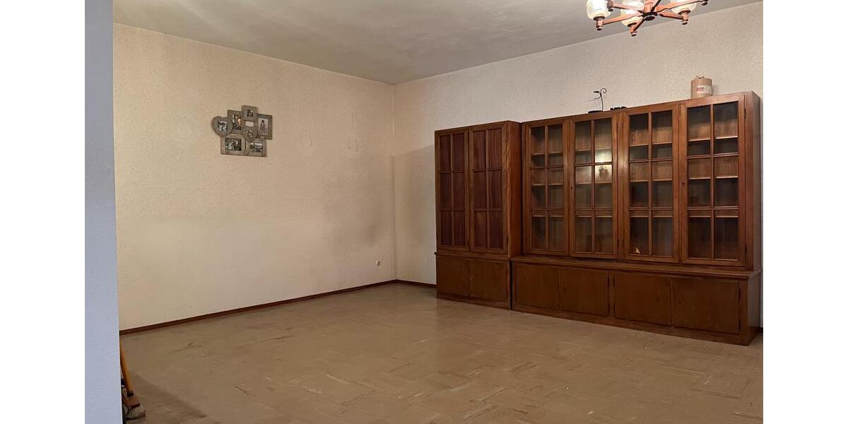 Doppelhaushälfte auf großem Grundstück - verkehrsgünstig gelegen 5 zimmer