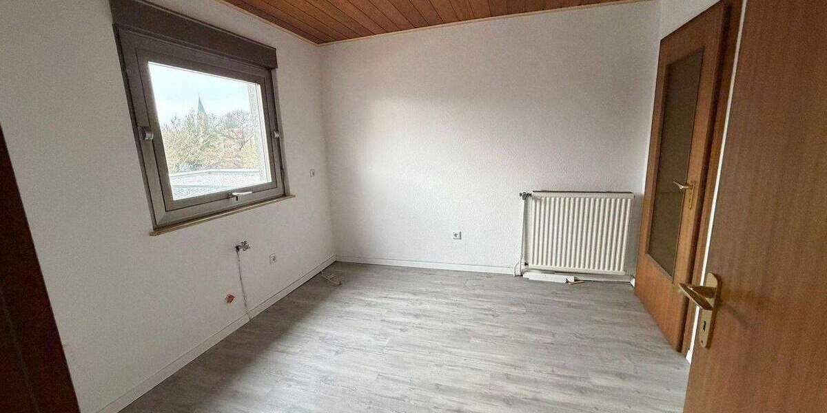 Großzügiges, frisch renoviertes Zweifamilienhaus mit Garten - Plankstadt 8 zimmer