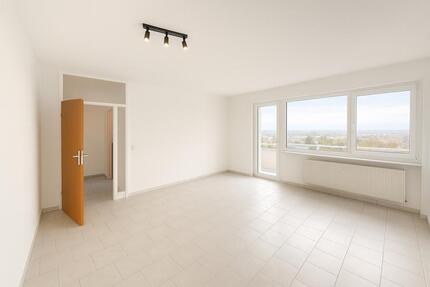 Helle, frisch renovierte 2,5-Zimmer-Wohnung mit Loggia & Weitblick | 12.OG | 80m² | LU-Pfingstweide 2 zimmer