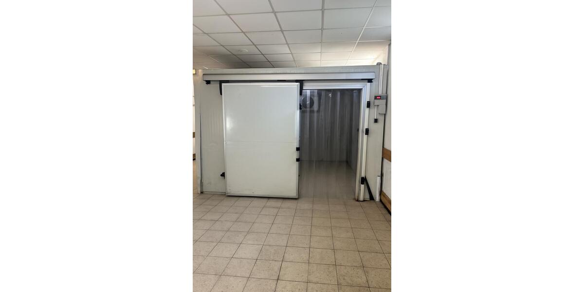 KALTHALLE | KÜHLLAGER | BÜRO | RAMPE | LAGER | ZENTRAL zimmer