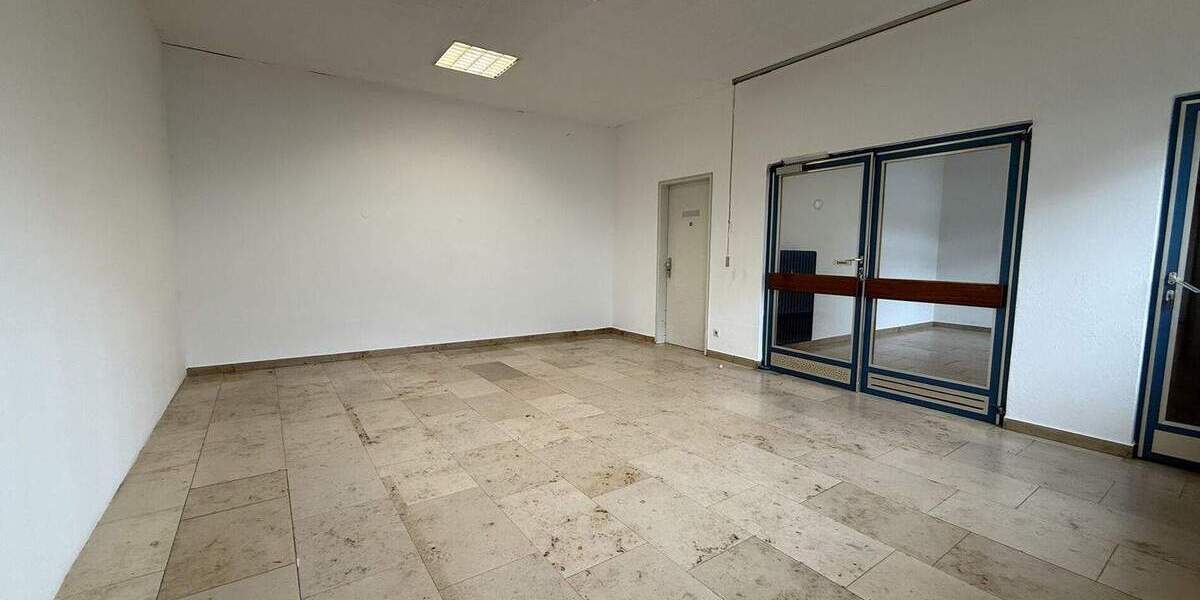 XXL-Gewerbefläche in Östringen - mit LKW-Annahme & großzügigem Parkplatz zimmer