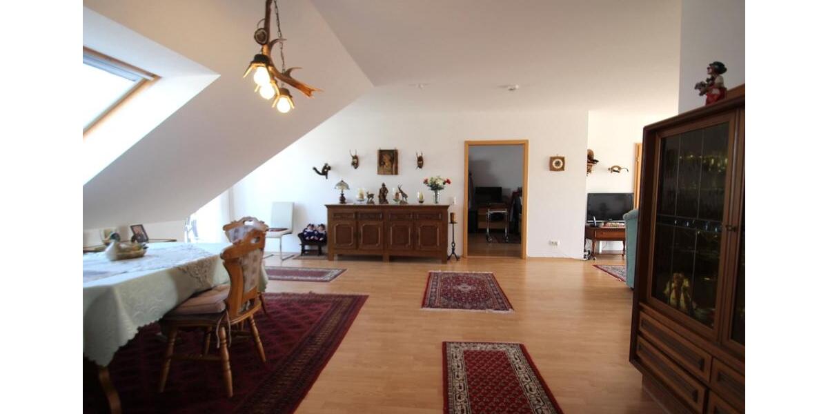 Dachgeschoßwohnung Hockenheim - 2 Zimmer, 95 m&sup2;, 850&euro; | Angebot:25379017