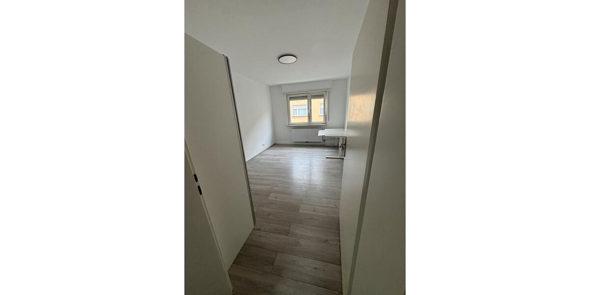 Etagenwohnung Ludwigshafen am Rhein Mundenheim - 2 Zimmer, 60 m&sup2;, 700&euro; | Angebot:26123481