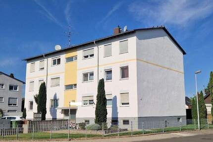 Gepflegtes Mehrfamilienhaus mit Balkonen und Stellplätzen zimmer