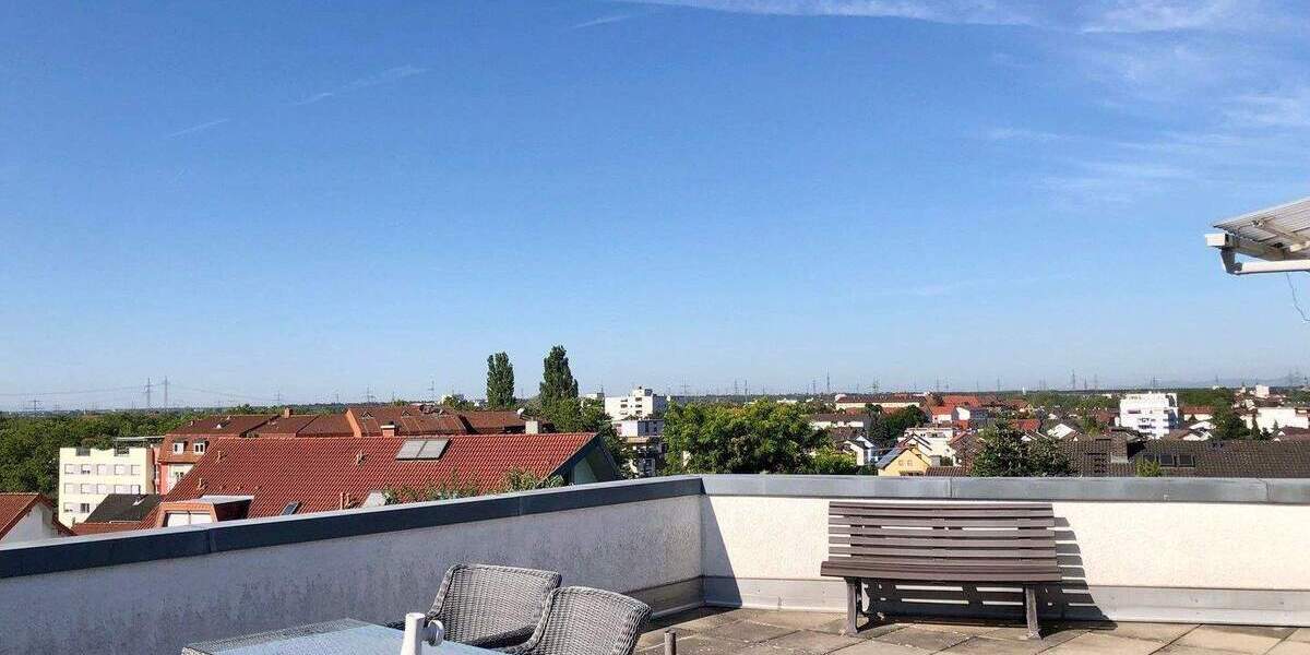 GERADLINIG: 42 M² DACHTERRASSE; FANTASTISCHE AUSSICHT; INKL. EBK UND 2 STELLPLÄTZE 2 zimmer