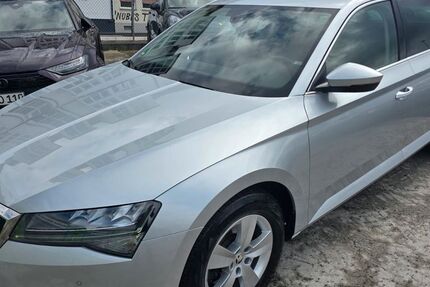 Skoda Superb 160.000 km 19.990 € Mannheim 68159