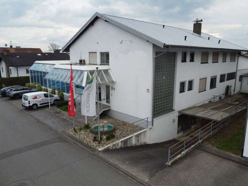 Halle in Laudenbach 1.200.000 € 137.66 m²
