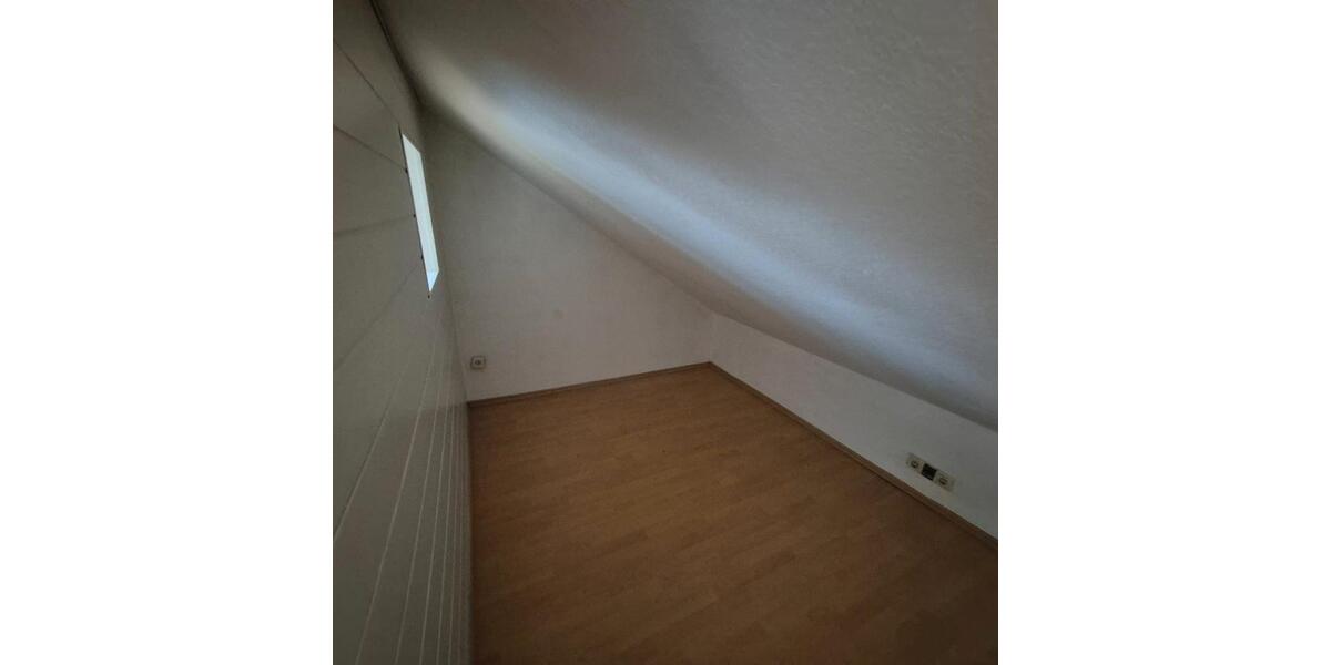 Dachgeschoßwohnung Ludwigshafen am Rhein Ludwigshafen-Oggersheim - 1 Zimmer, 29 m&sup2;, 285&euro; | Angebot:26099032