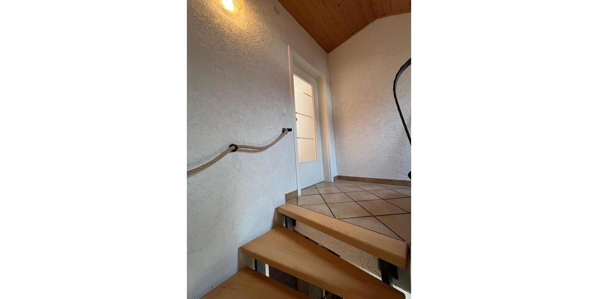 Dachgeschoßwohnung Abtsteinach - 3 Zimmer, 106 m&sup2;, 850&euro; | Angebot:26395156