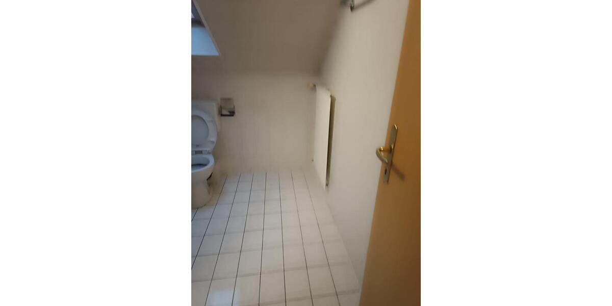 großes Zimmer in Einfamilienhaus ab sofort 1 zimmer