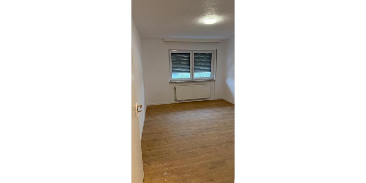 2-Zimmer-Wohnung mit Balkon direkt am Edingen-Bahnhof 2 zimmer