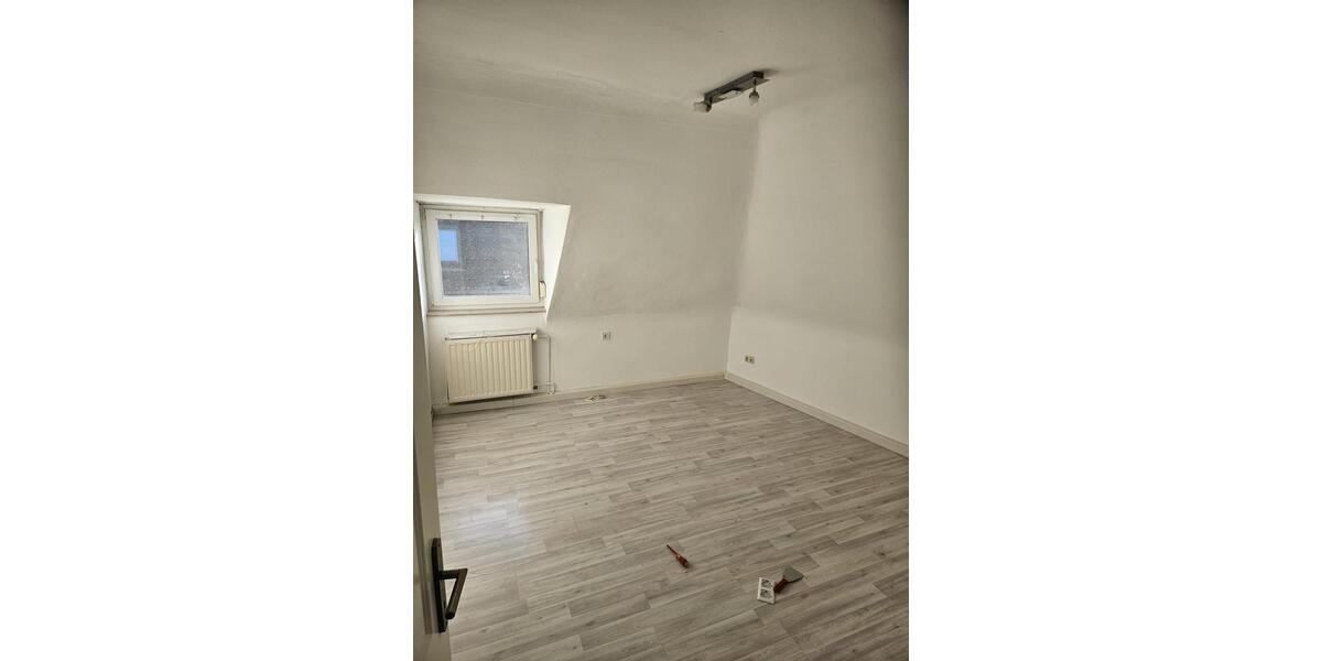 Dachgeschoßwohnung Ludwigshafen am Rhein Ludwigshafen-Hemshof - 3 Zimmer, 85 m&sup2;, 1.350&euro; | Angebot:26547875
