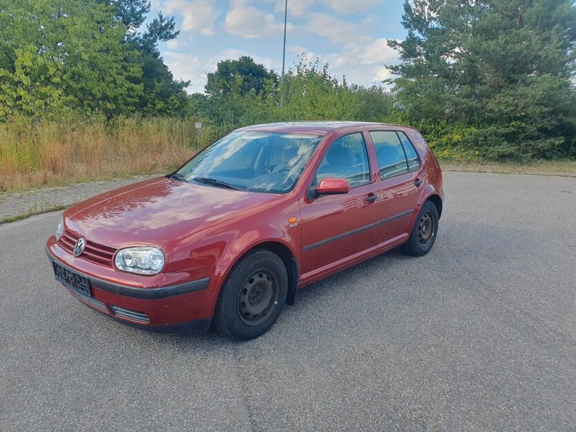 VW Golf 147.000 km 2.348 € Kronau 76709