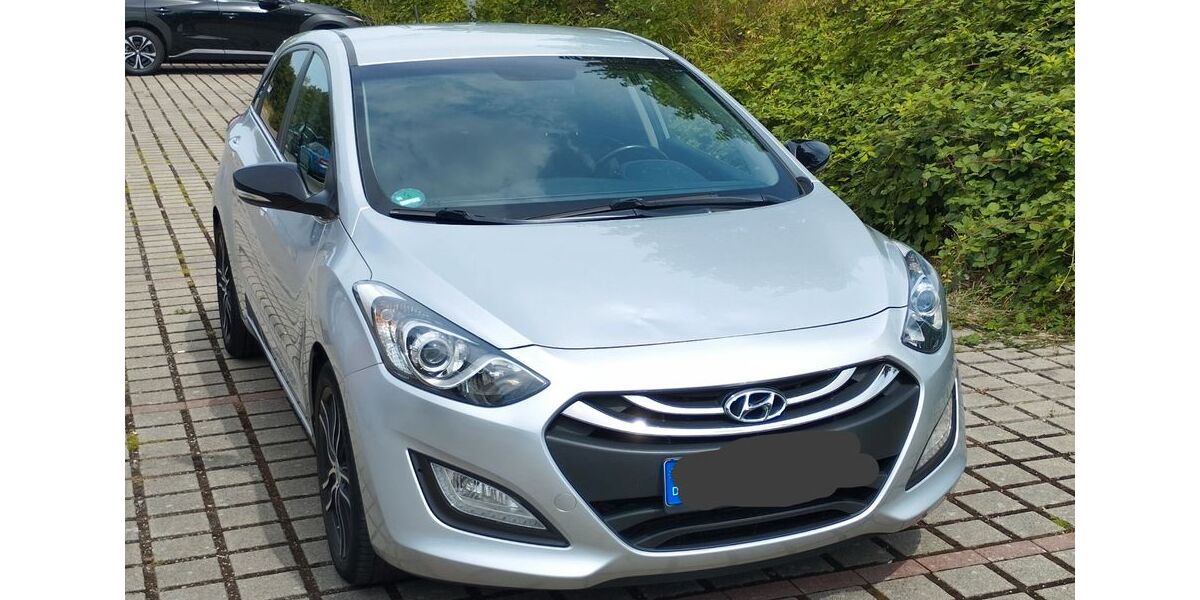 Hyundai i30 161.000 km 7.099 &euro; Bensheim 64625