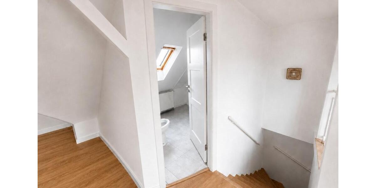 Dachgeschoßwohnung Weinheim - 2 Zimmer, 64 m&sup2;, 800&euro; | Angebot:26563799