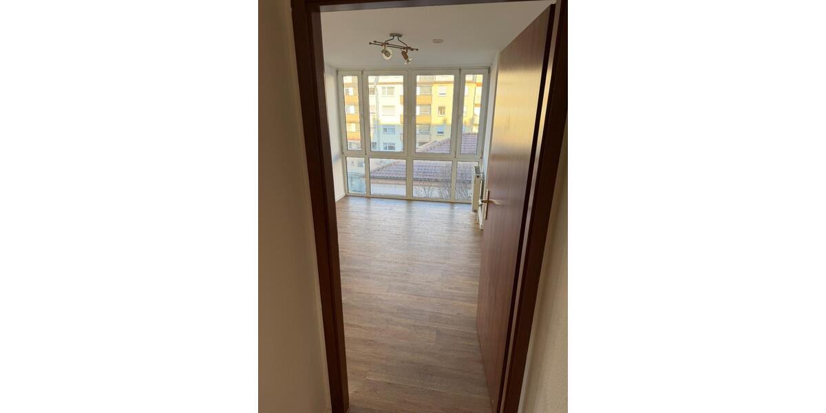 Renovierte, ruhige 2 ZKB-Wohnung mit Süd-Balkon - WG tauglich 1 zimmer