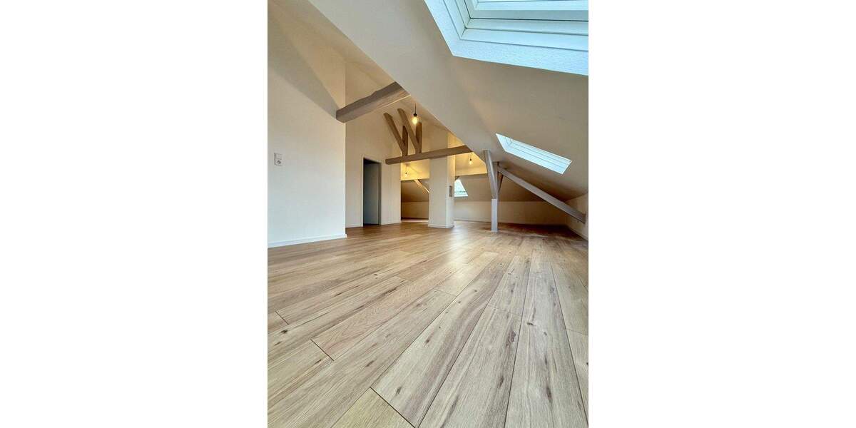 Erstbezug nach Sanierung: Hochwertige 2-Zimmer-Dachgeschosswohnung im 4. OG 2 zimmer