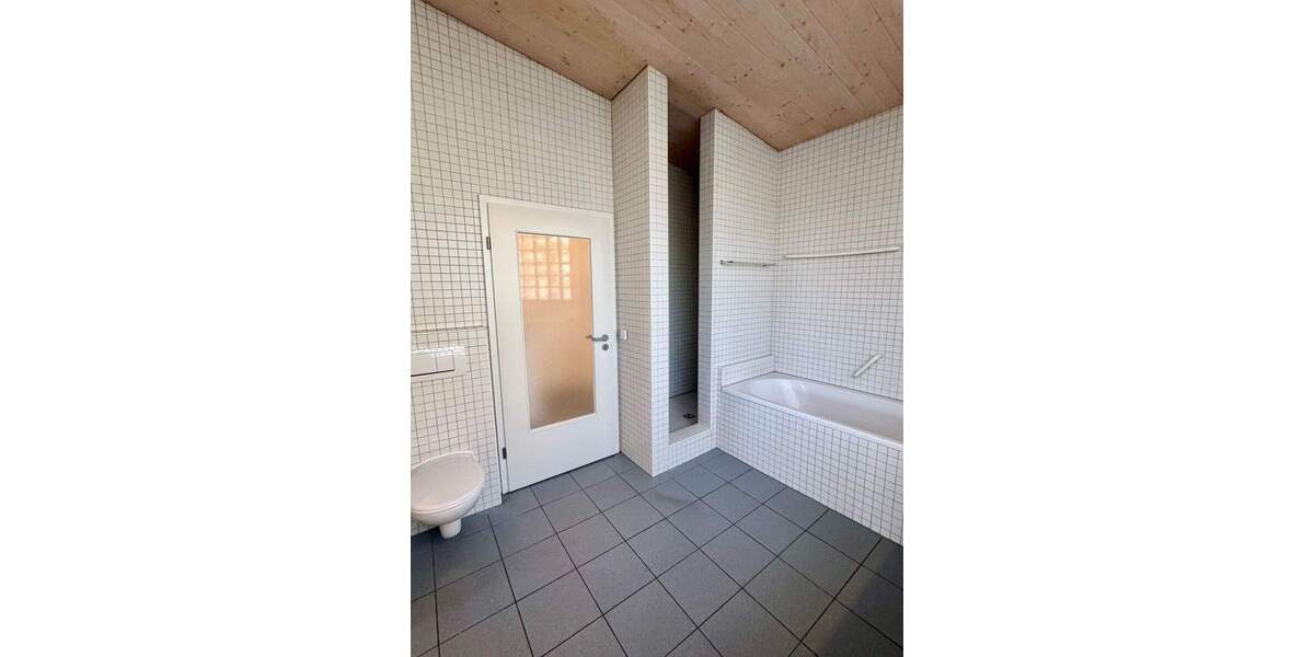 GERADLINIG: MODERNES, LOFTARTIGES HAUS MIT ZWEI STELLPLÄTZEN! 3 zimmer