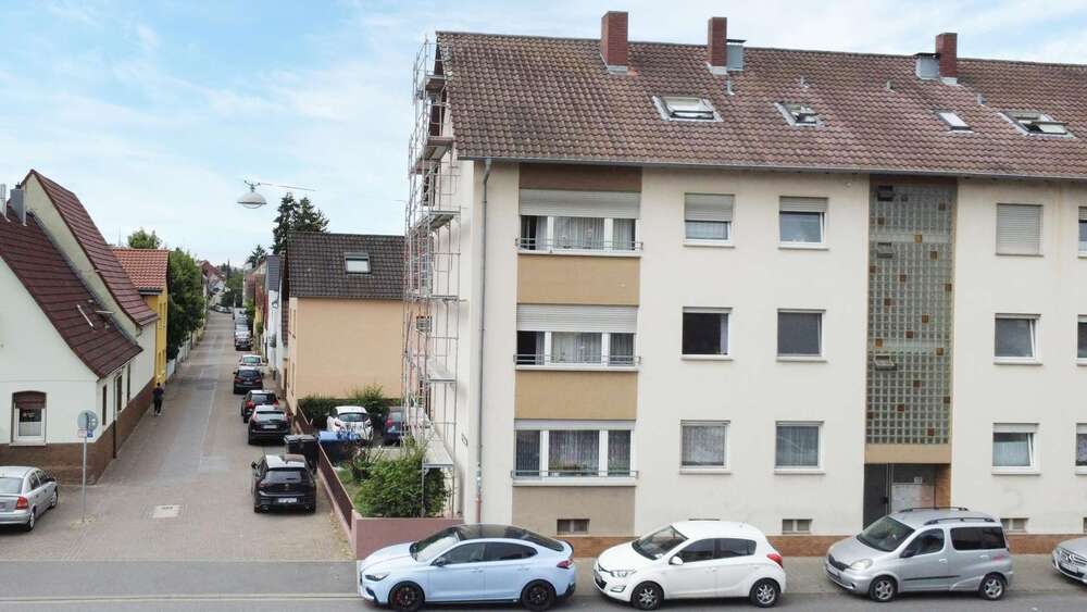 Praktisch geschnittene 2-Zimmer-Wohnung mit Balkon und Stellplatz - Terrassenwohnung Mannheim Käfertal | Angebot:27023847
