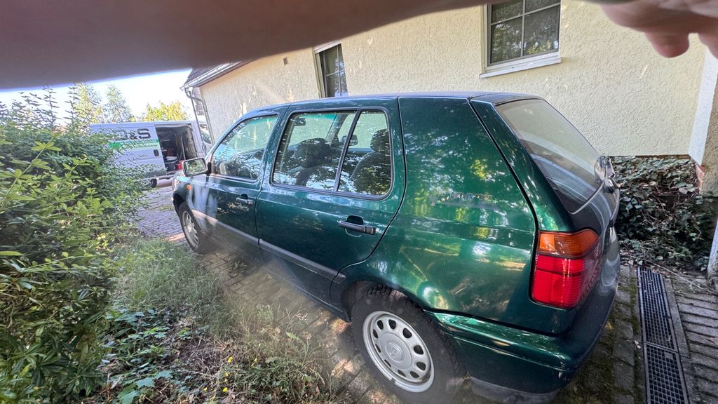 VW Golf 73.758 km 2.890 &euro; Forst 76694