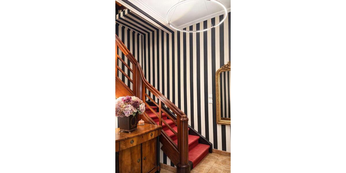 Großzügige 4-Zimmer-Wohnung mit Blick auf Schloss und Neckar – umfassend saniert 4 zimmer