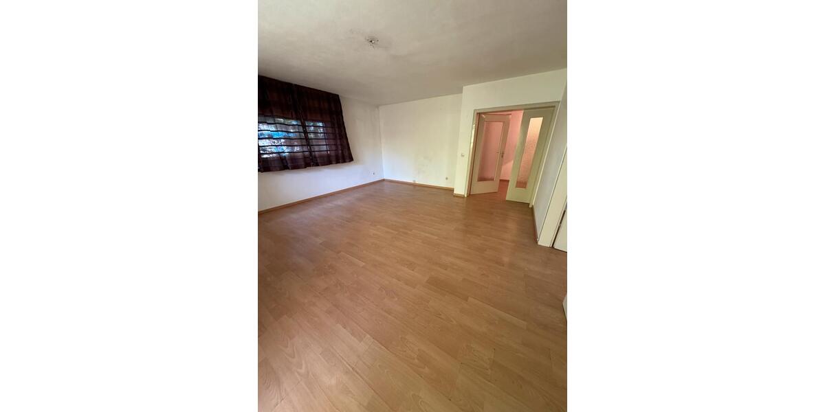Erdgeschoßwohnung Mannheim Käfertal - 5 Zimmer, 120 m&sup2;, 1.200&euro; | Angebot:26345319