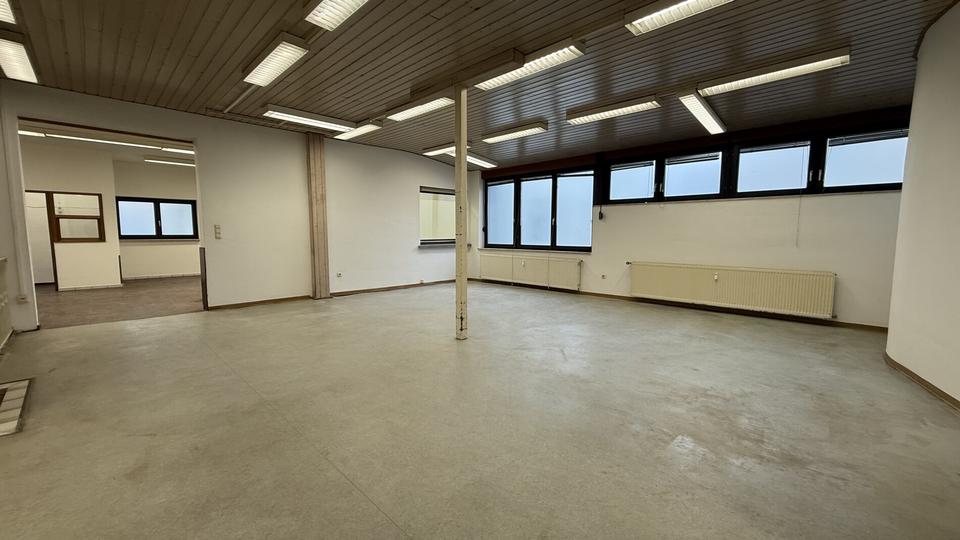 XXL-Gewerbefläche in Östringen – mit LKW-Annahme & großzügigem Parkplatz zimmer