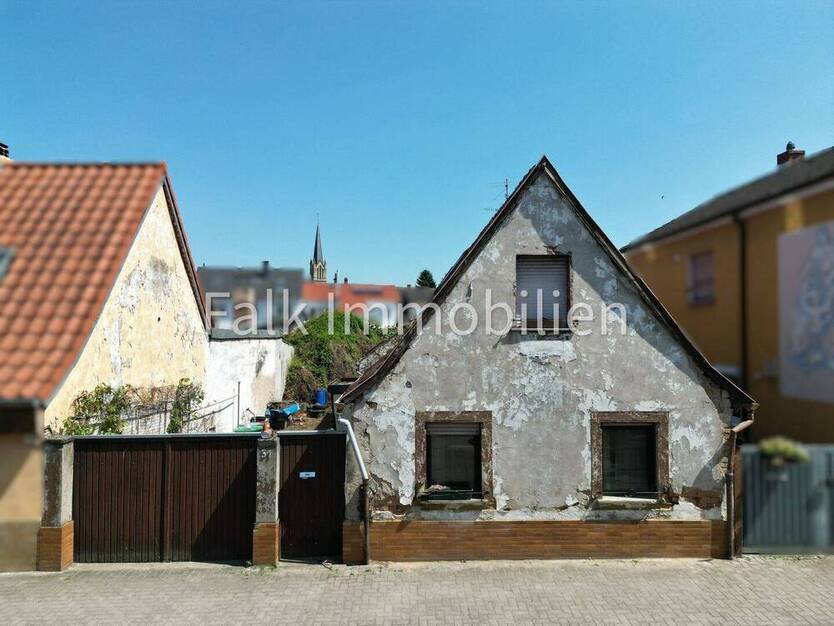 ***Platz für Neues! Einfamilienhaus mit Abrisspotenzial in frequentierter Gegend von Brühl***