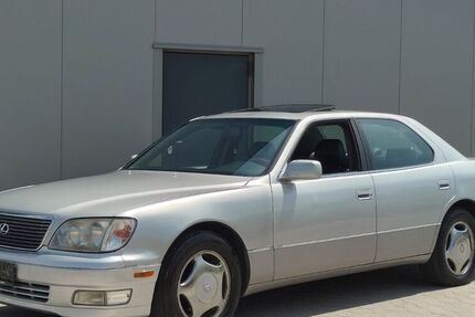 Lexus LS 400