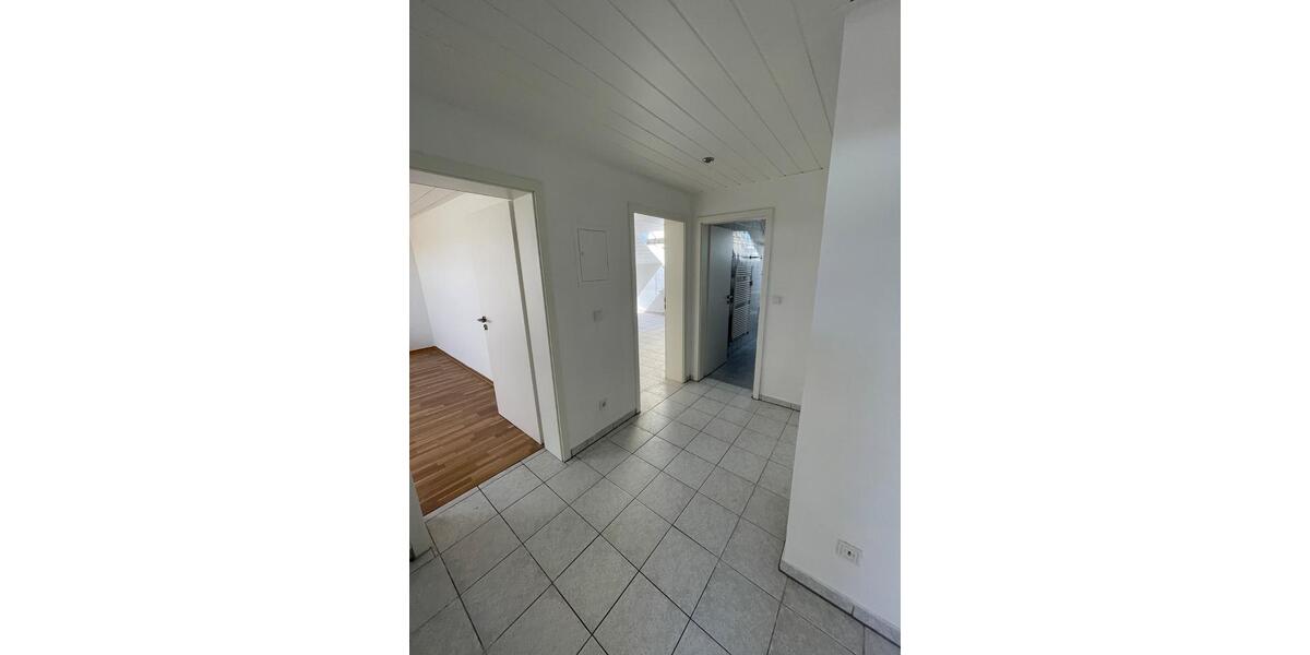 Dachgeschoßwohnung Hockenheim - 3 Zimmer, 77 m&sup2;, 239.000&euro; | Angebot:25396705