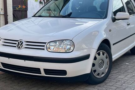 VW Golf 106.714 km 3.400 &euro; Ubstadt 76698