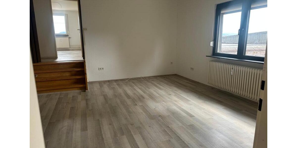 Etagenwohnung Viernheim - 4 Zimmer, 120 m&sup2;, 1.200&euro; | Angebot:26365809