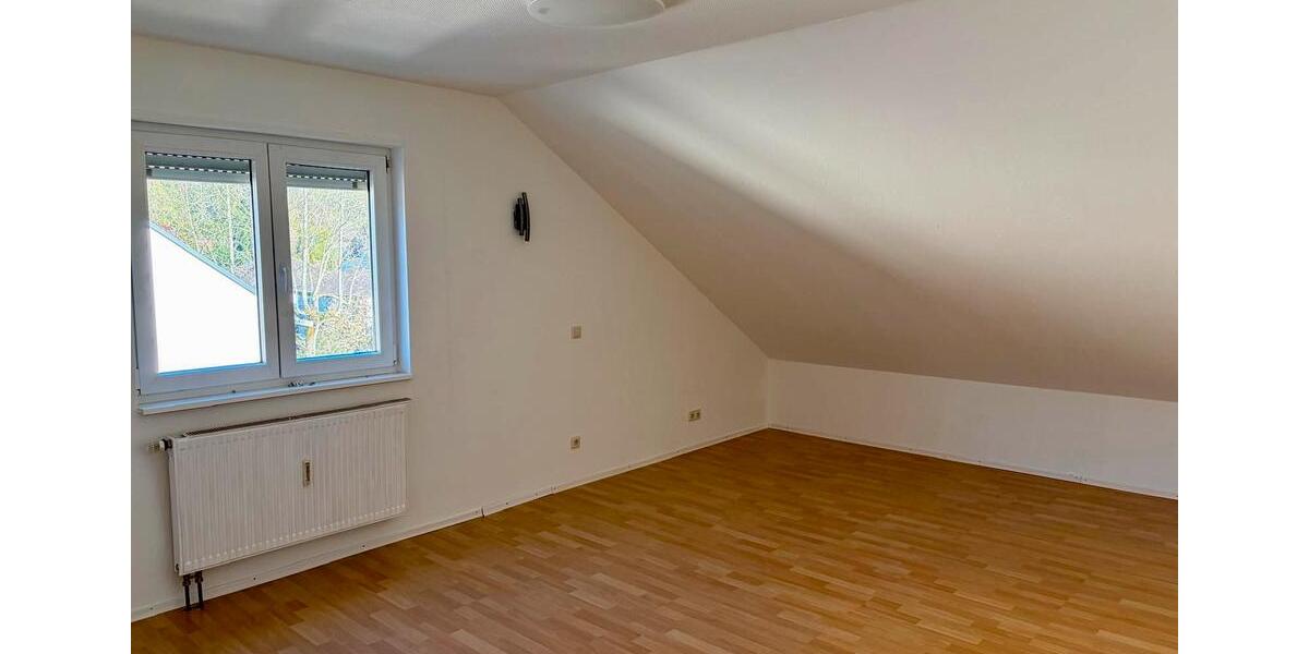 Dachgeschoßwohnung Laudenbach - 3 Zimmer, 135 m&sup2;, 359.000&euro; | Angebot:26094598