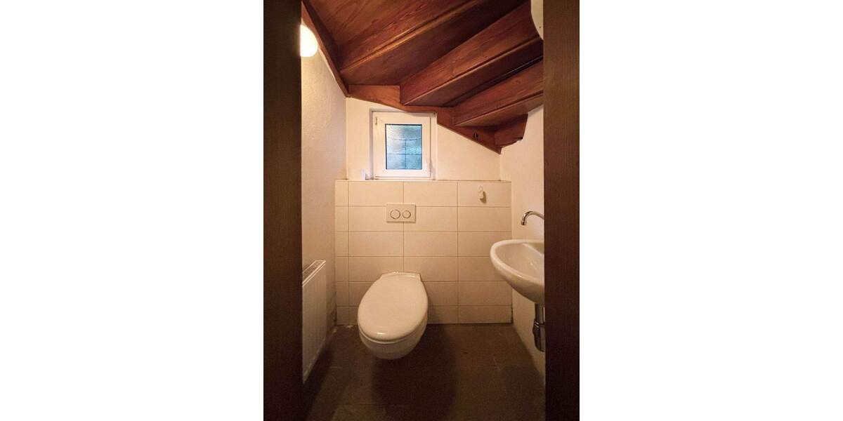 Solides Einfamilienhaus mit hellen Räumen, Garten und eleganter Eichenholztreppe in HD-Ziegelhausen! 4 zimmer