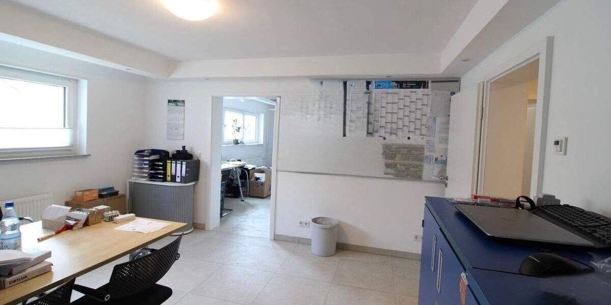 Saniertes Geschäfts- und Wohngebäude mit Nachverdichtungspotential im Gewerbegebiet Walldorf 1 zimmer