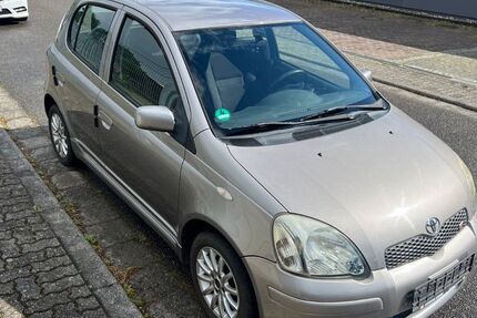 Toyota Yaris 156.000 km 2.700 &euro; Waldsee 67105